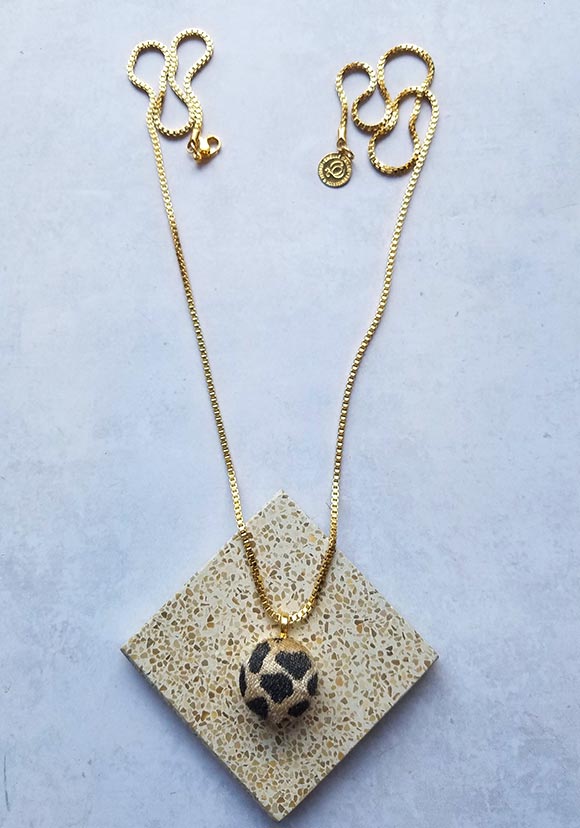 שרשרת-כפתור-מנומר-קטיפה-2