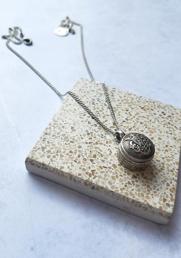 מיני-כפתור-כסף-כתר-ויסוטצקי-3