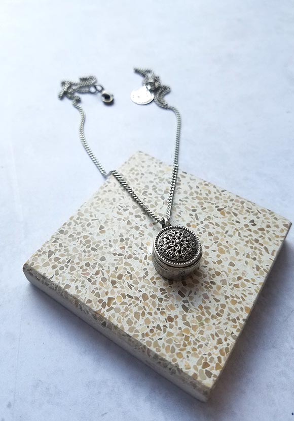 מיני-כפתור-כסף-פרח-תחרה-2