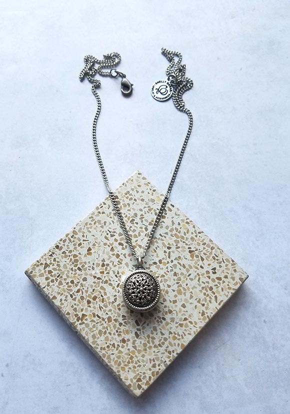 מיני-כפתור-כסף-פרח-תחרה