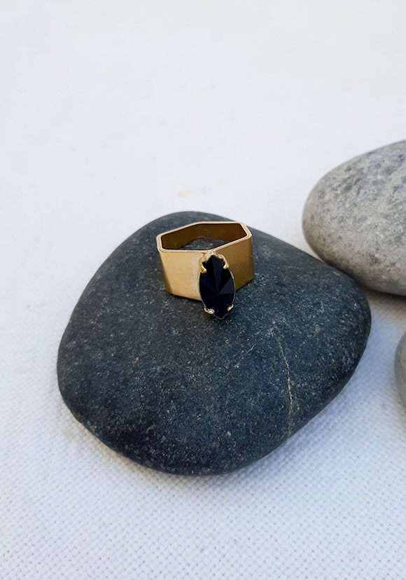 משושה-זהב-שחור