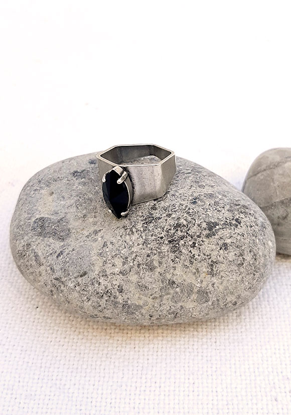 משושה-כסף-שחורה