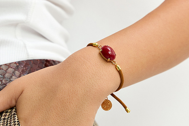 צמיד מיוחד לנשים